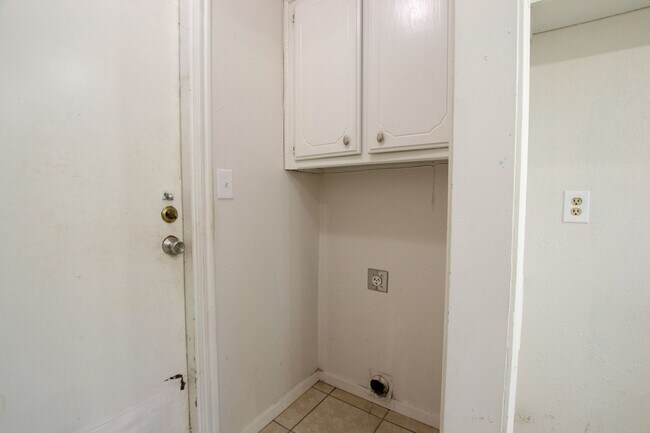 Building Photo - Gorgeous 4 Bed 2 Bath in Moore!
