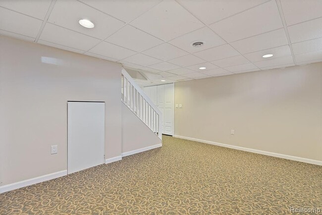Building Photo - 37701 Fleetwood Dr