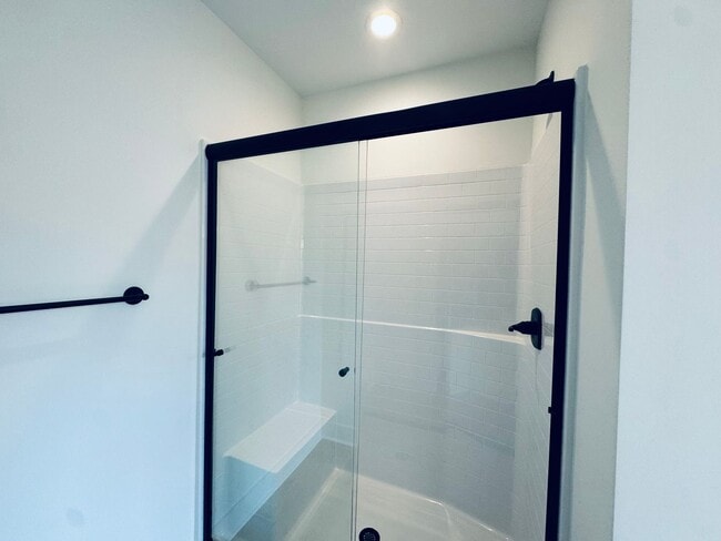 Building Photo - THE CROWN AT CORNESTONE