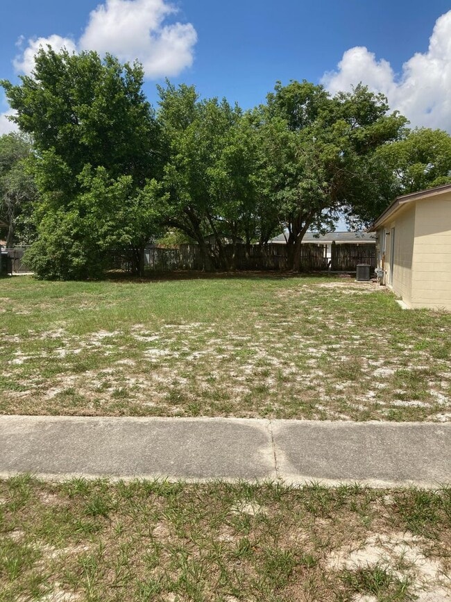 Building Photo - 2 Bed 2 Bath Home | Corner Lot with Single Car Garage | Pet Friendly | Washer Dryer Hook Ups | Se...