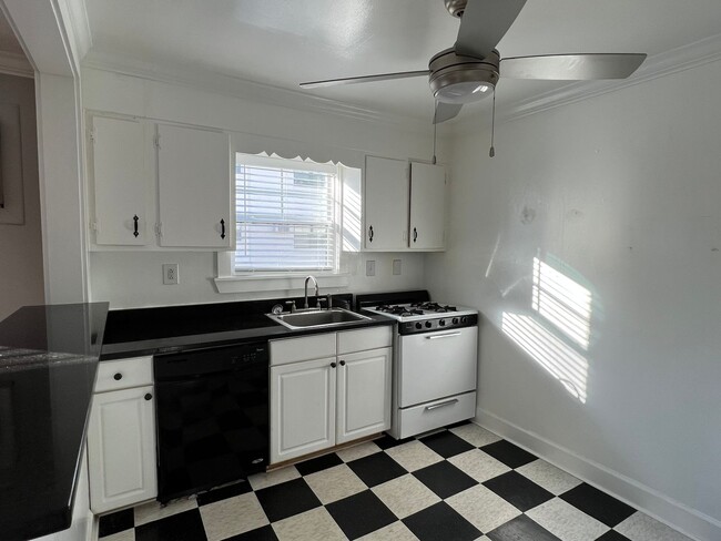 Building Photo - W/D included - 1BR Piedmont Park!