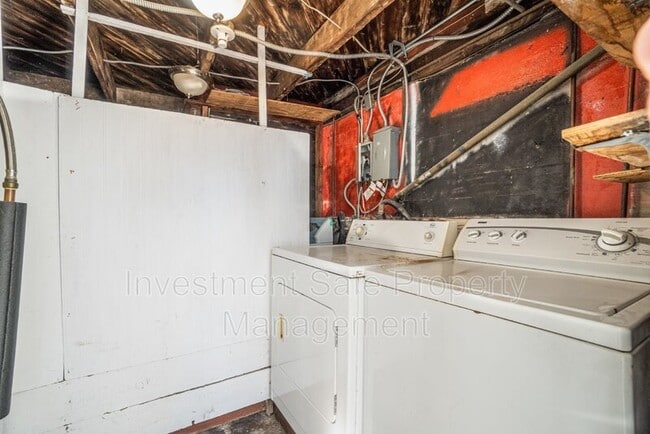 Building Photo - 30 Laurel Ave