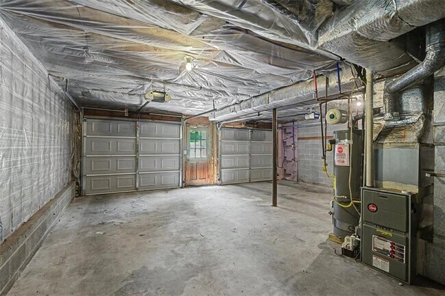 Building Photo - 3947 Camrose Pl