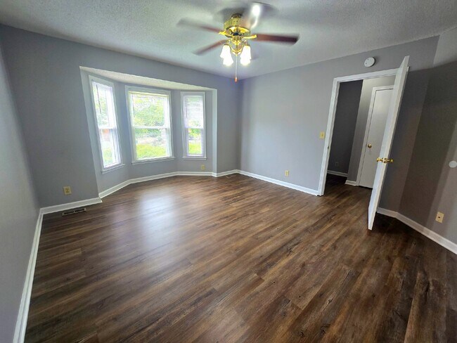 Building Photo - 204 Centennial Dr
