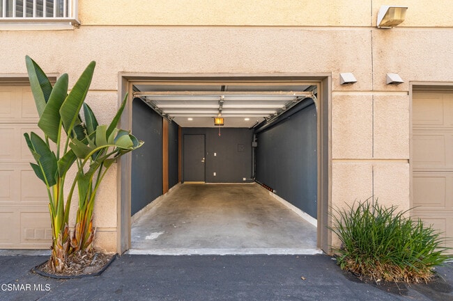 Building Photo - 5200 Premiere Hls Dr