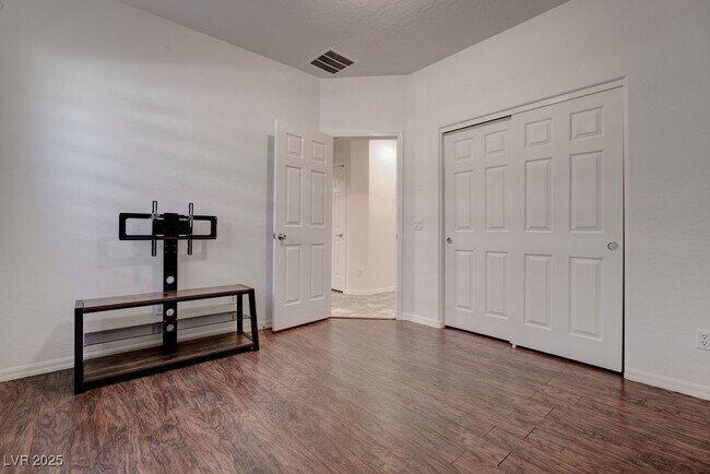 Building Photo - 6021 Orlov Trotter Ave