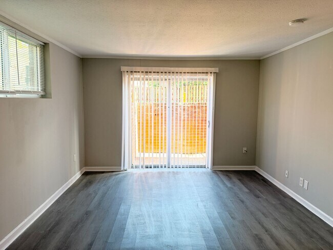 Building Photo - 1 Bedroom, 1 Bathroom close to public transportation in the Heart of Lexington