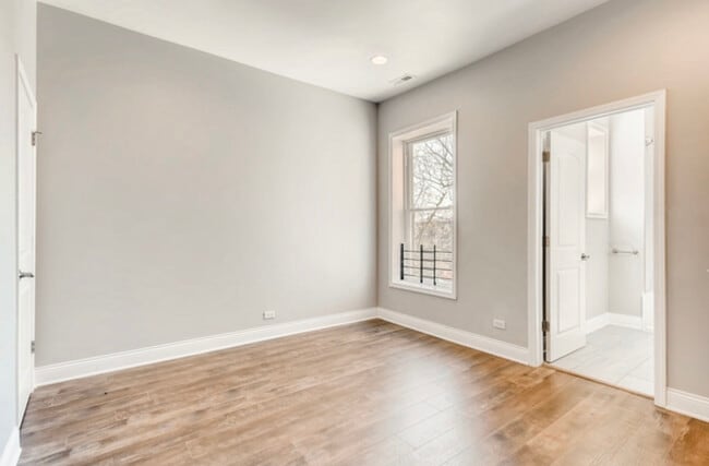 Building Photo - 4514 S Calumet Ave