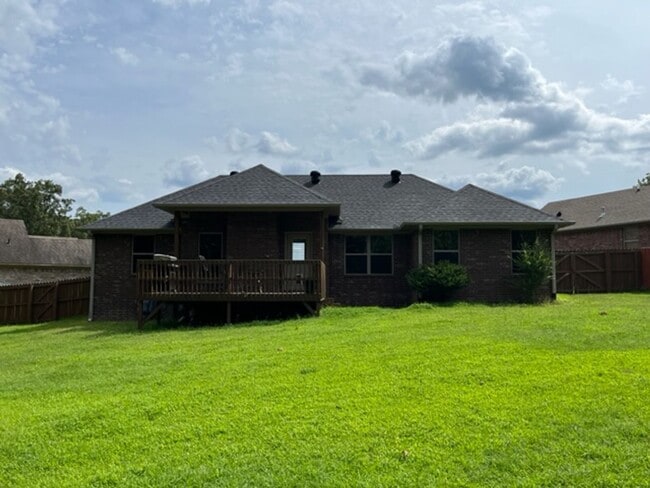 Building Photo - Nice Jacksonville Home Close to Little Roc...