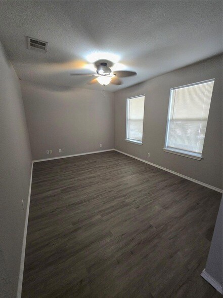 Building Photo - 217 Tolcarne Dr
