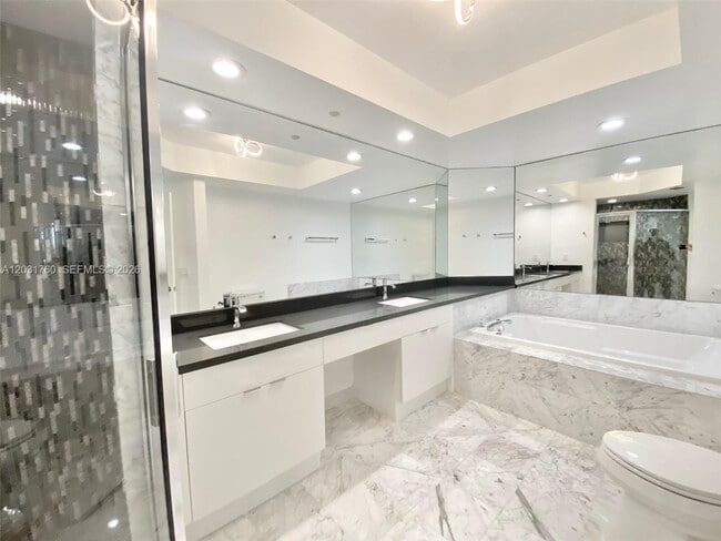Building Photo - 16400 Collins Ave