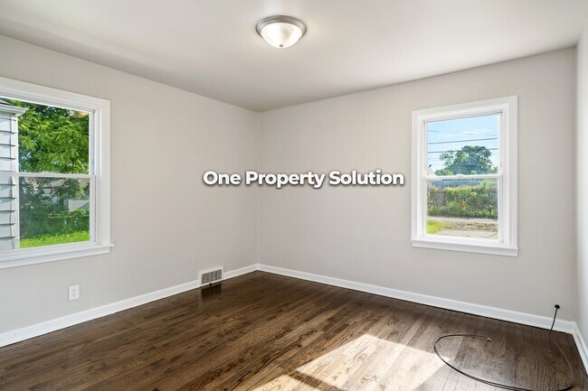 Building Photo - 5043 Washington St