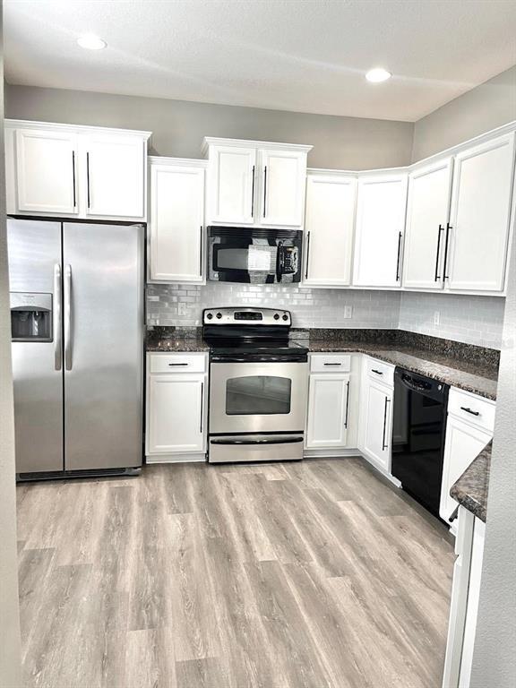 Building Photo - 8427 Blue Rock Dr
