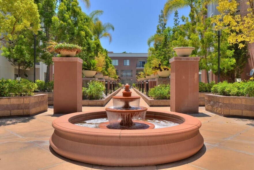 Building Photo - 1060 S 3rd St