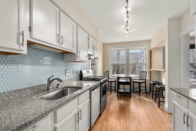 Building Photo - 11 Vinal St