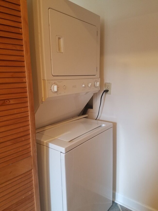 Building Photo - South Shore Gem