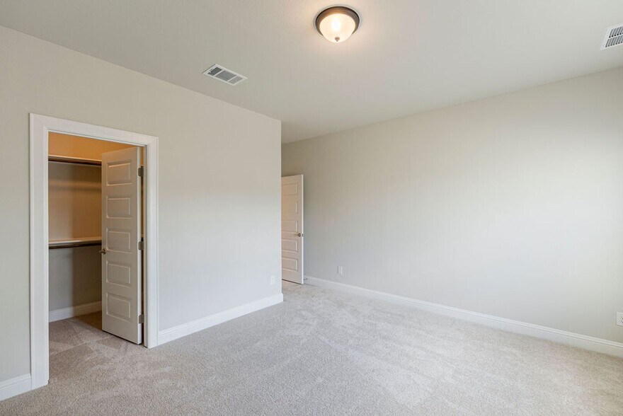 Building Photo - 601 C-Bar Ranch Trl