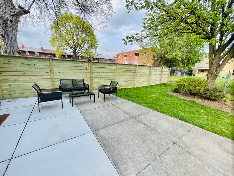 Building Photo - 323 Gross St