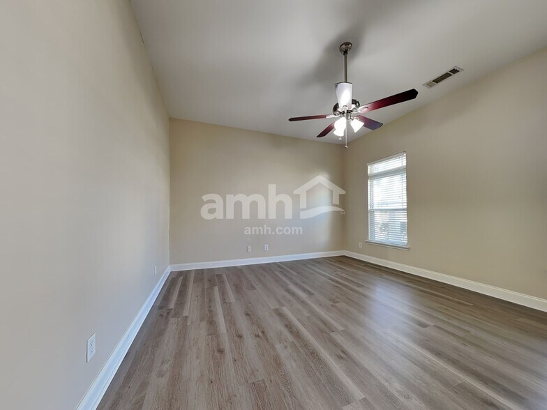 Building Photo - 515 Flat Rock Ter