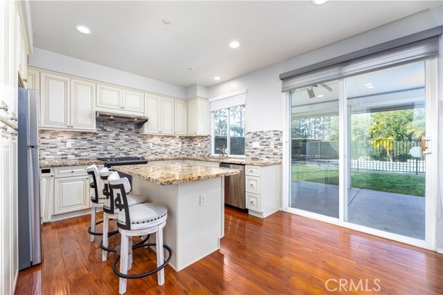 Building Photo - 24 Silveroak