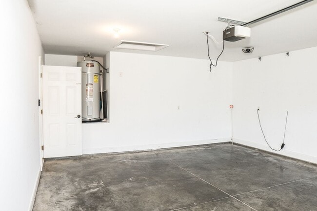 Building Photo - Three Bedroom on the Pond in Hearthstone Lakes Community