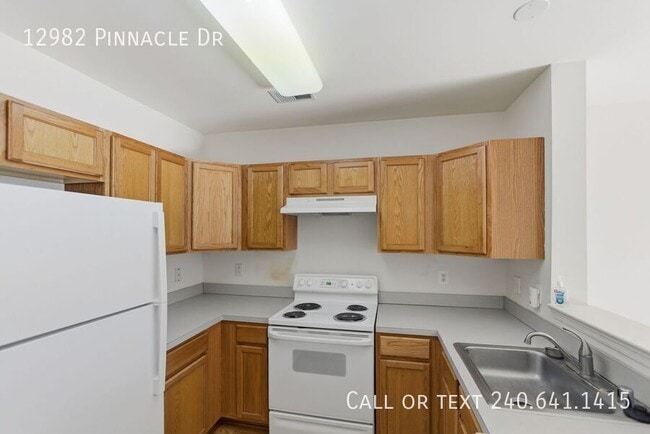 Building Photo - 12982 Pinnacle Dr