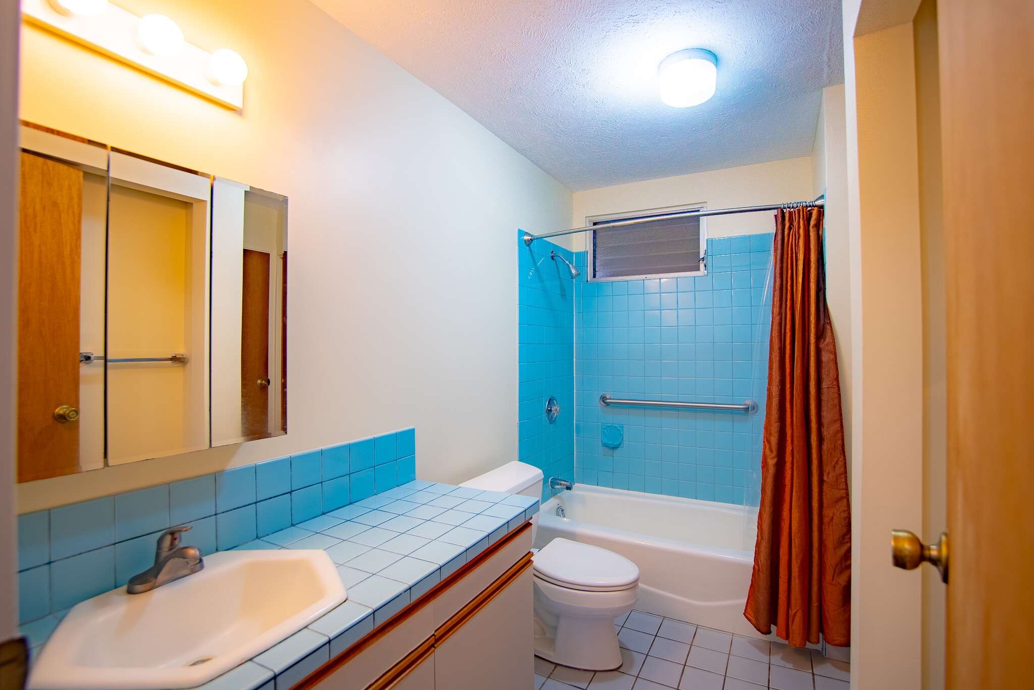 Bathroom - 94-872 Lumiholoi St