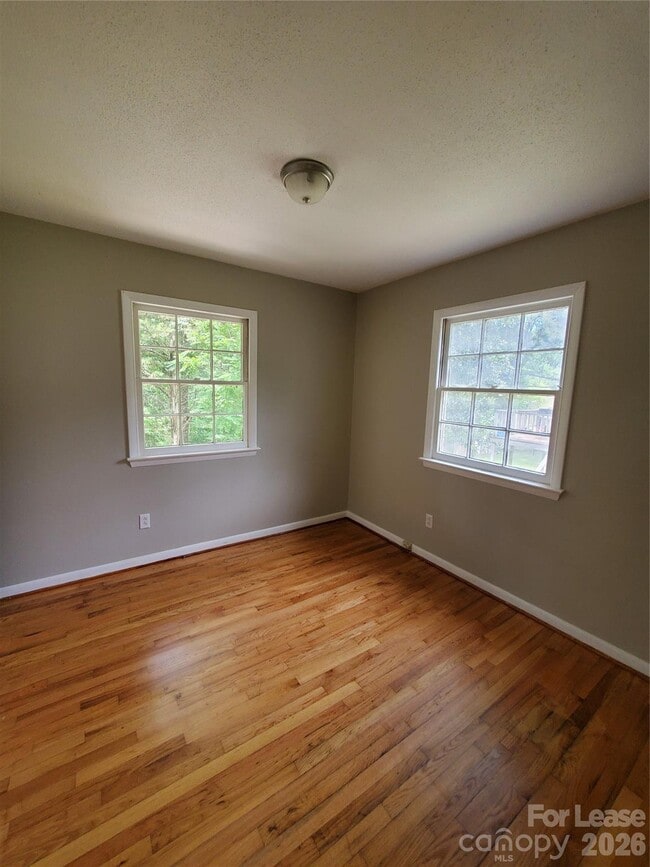 Building Photo - 1122 Rolling Ln