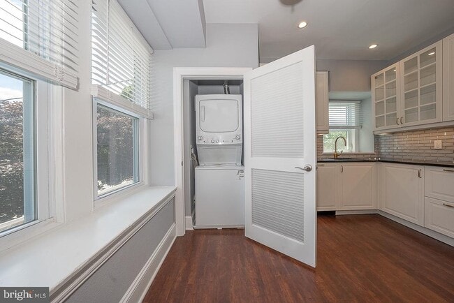 Building Photo - 7350 Ridge Ave