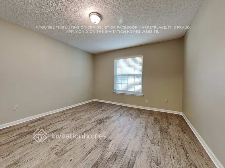 Building Photo - 3271 Glendyne Dr W