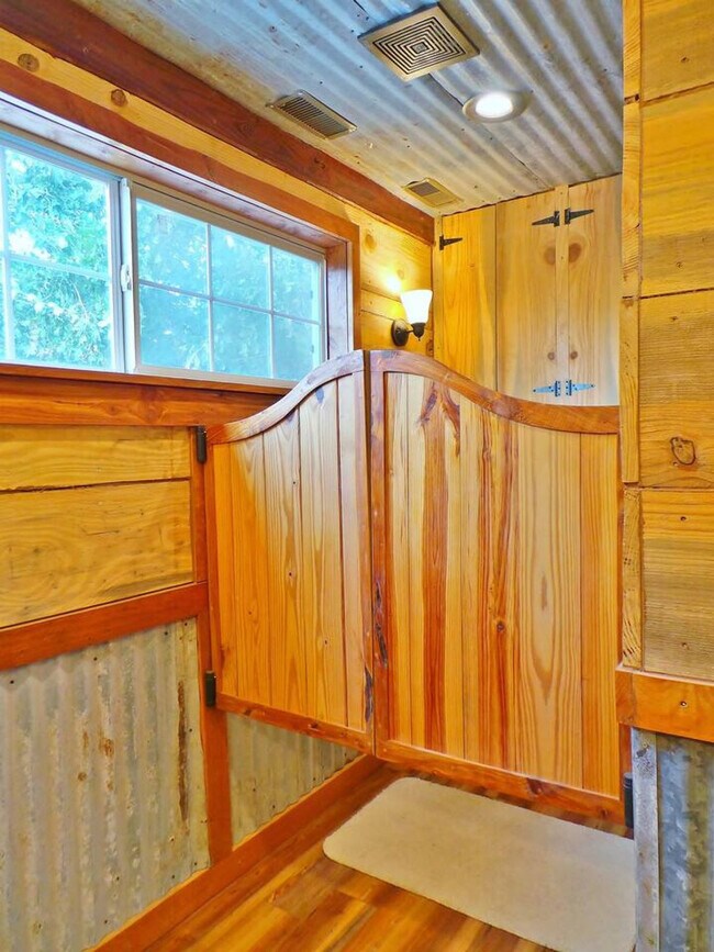 Building Photo - 8625 Grassbur Rd