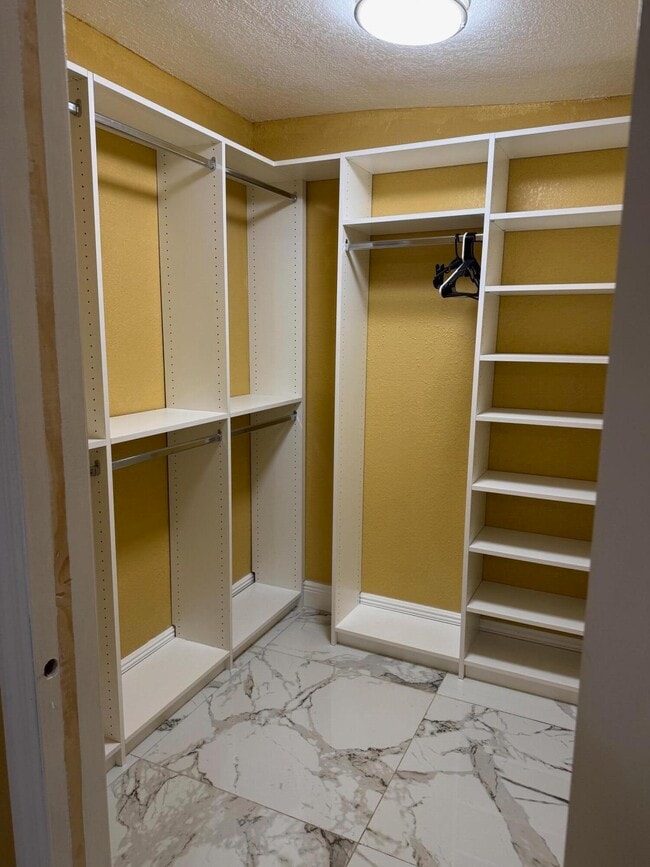 Building Photo - 6383 Saxon Blvd