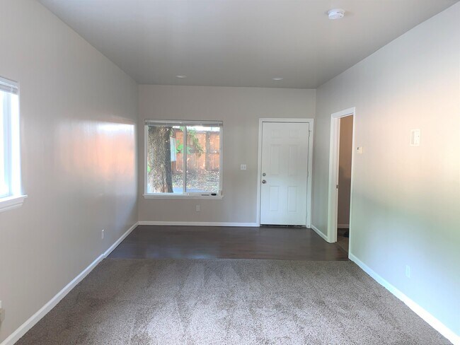 Building Photo - 13076 Ridge Rd