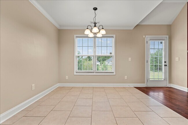 Building Photo - 3011 Thornberry Dr