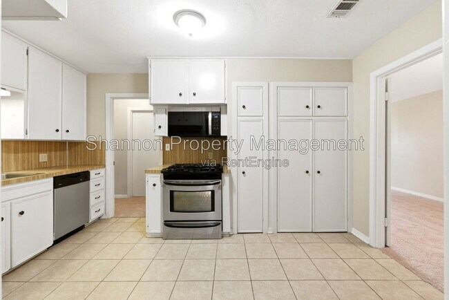 Building Photo - 8406 Highcrest Dr