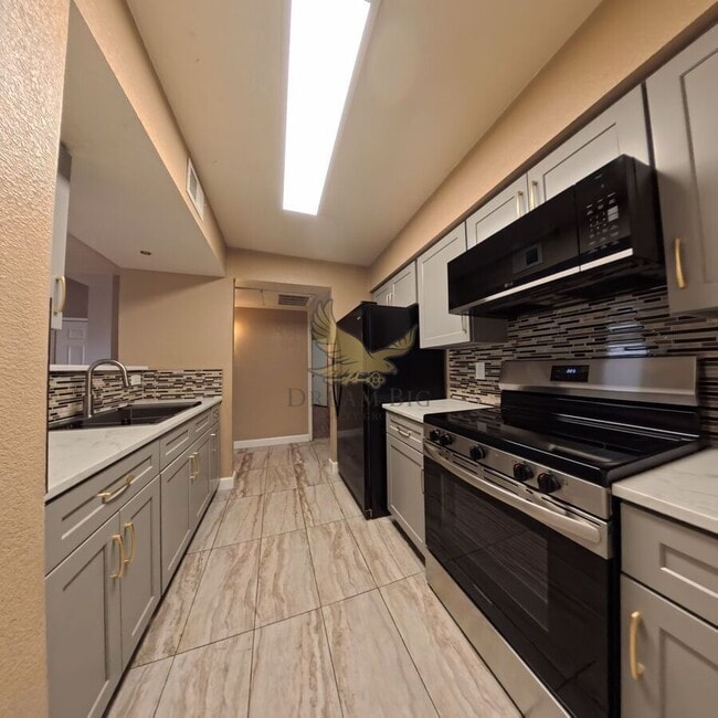 Building Photo - 8101 W Flamingo Rd