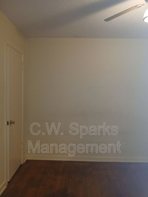 Building Photo - 3015 Avon St