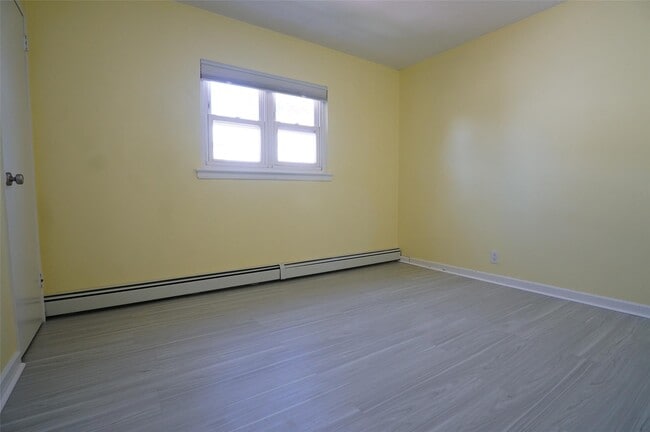 Building Photo - 203-12 42nd Ave