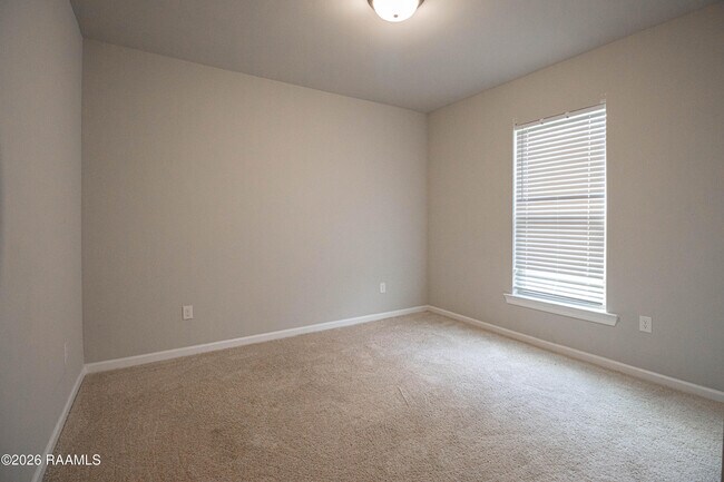 Building Photo - 304 Tall Meadows Ln