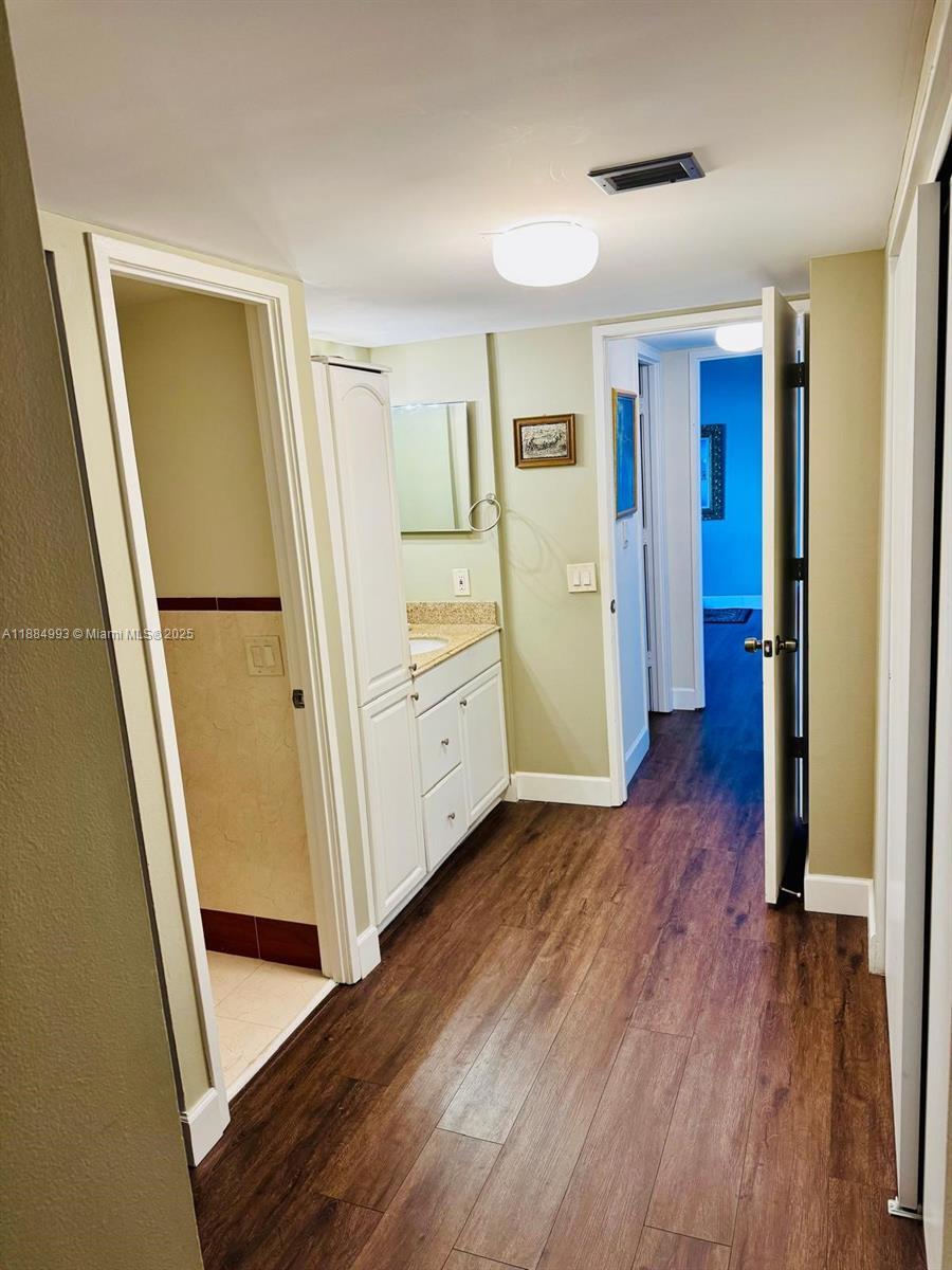 Building Photo - 3701 N Country Club Dr