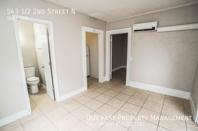 Building Photo - 543 1/2 2nd Street N-