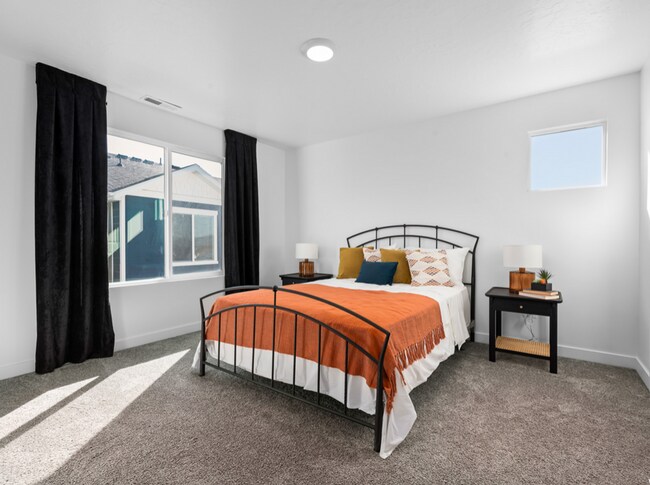 Building Photo - Beautiful Three Bedroom Home