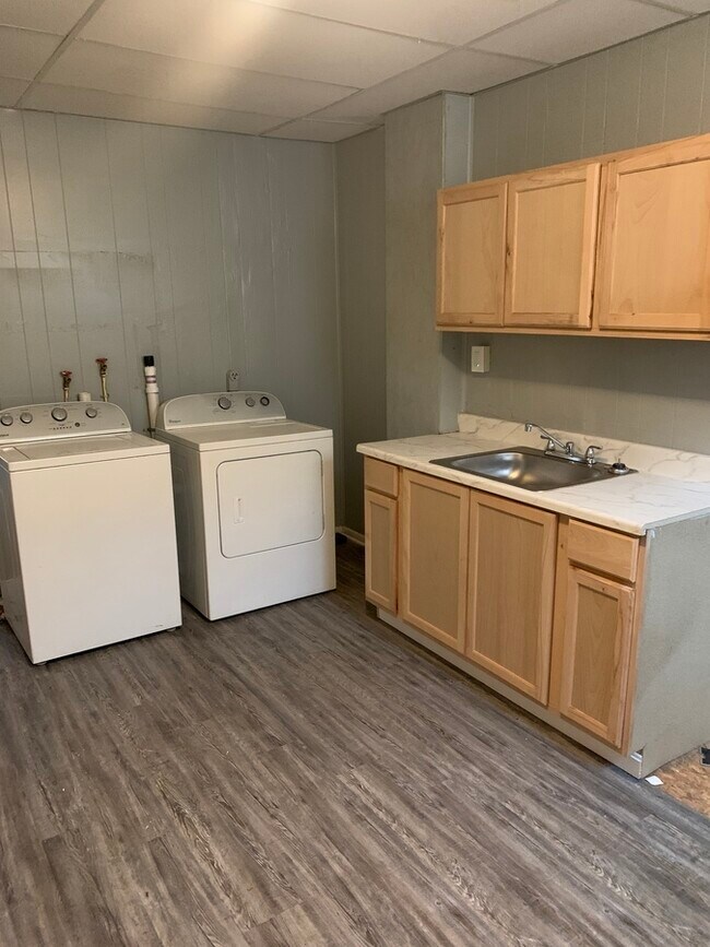 Building Photo - 1948 Mosher St