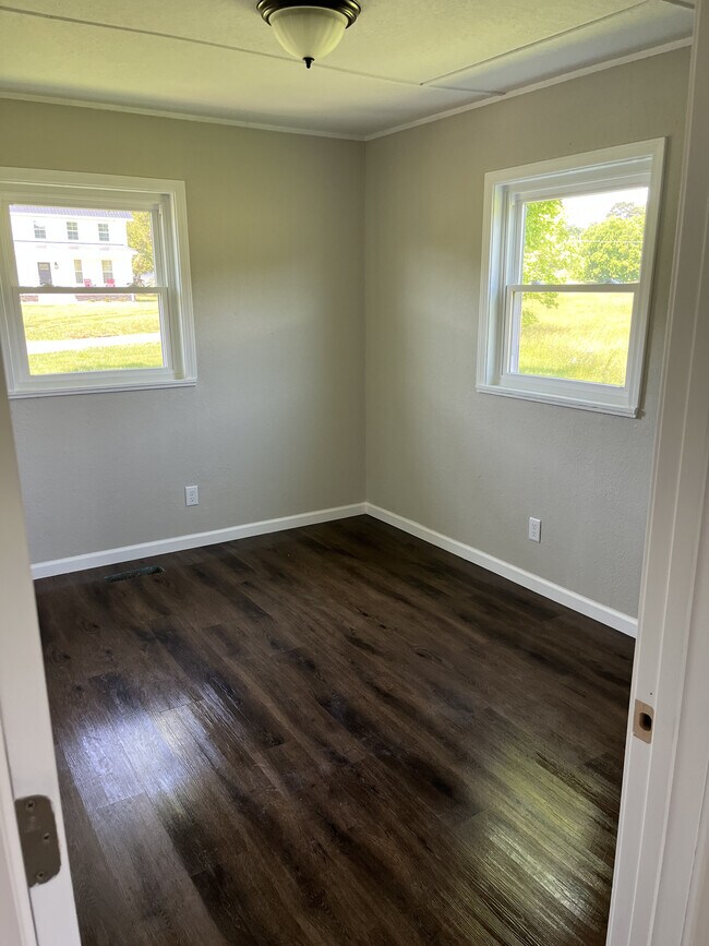 bedroom 2 - 8412 Sevierville Pike