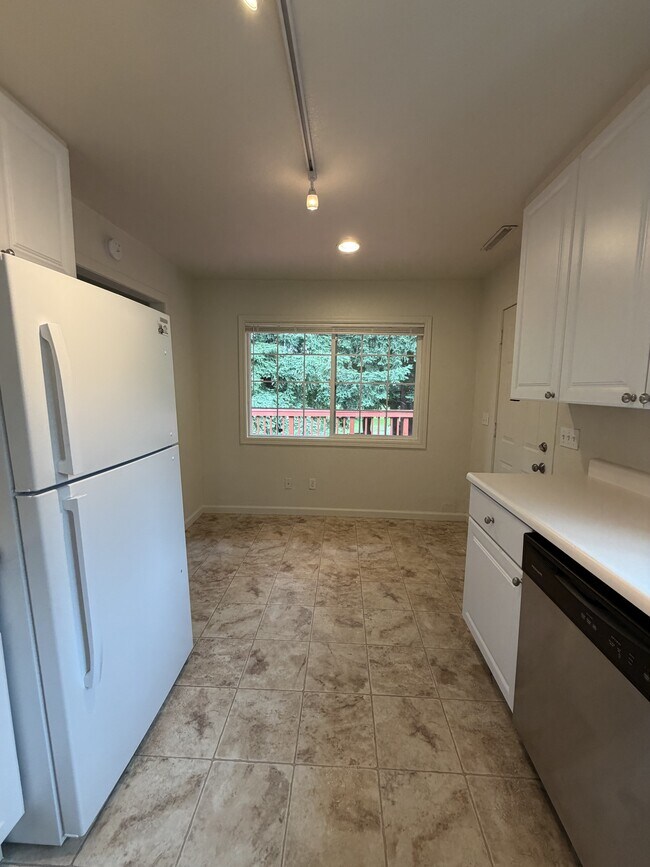 Building Photo - 506 Sonoma Ave