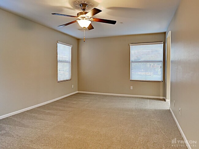 Building Photo - 12560 W Hummingbird Terrace