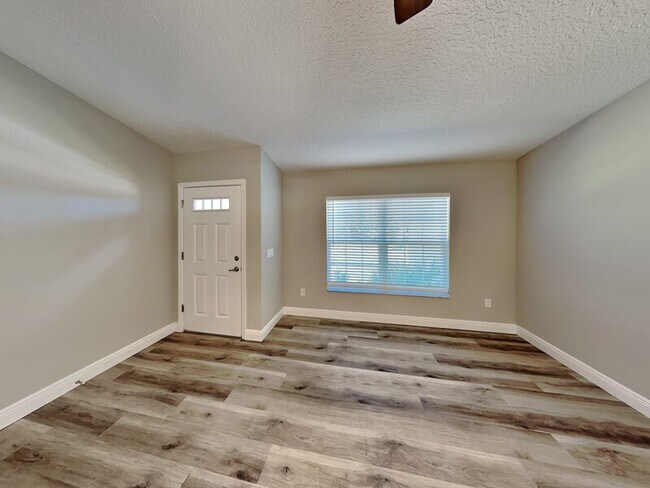 Building Photo - 1866 W Hialeah Dr