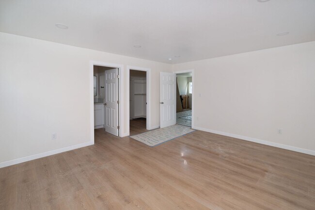Building Photo - 2400 Del Mar Ave