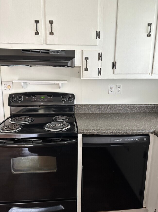 Building Photo - 1601 S 41st St