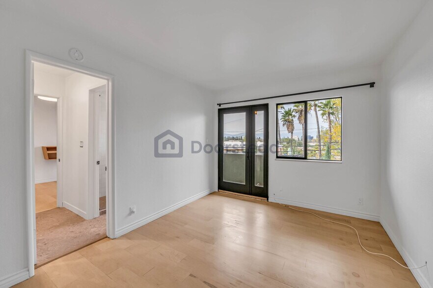 Building Photo - 5368 Calatrana Dr
